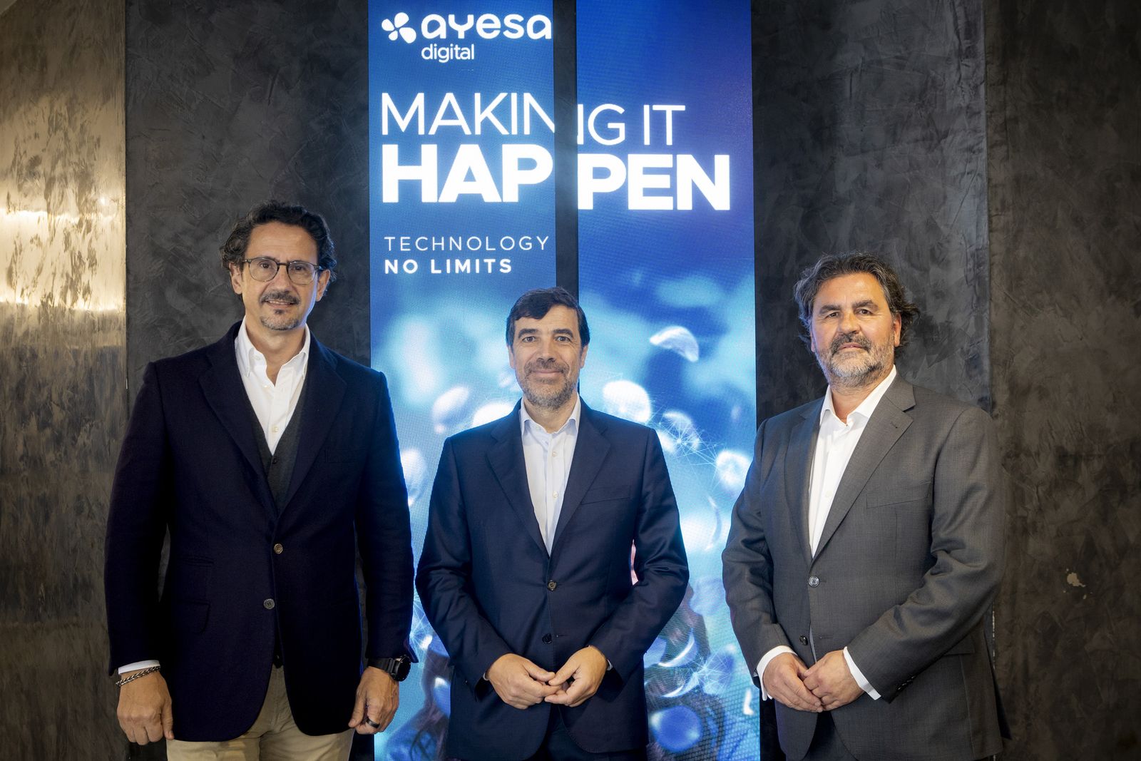 José Luis Manzanares, Antón Arriola y Manuel Baraza, esta mañana en Sevilla.