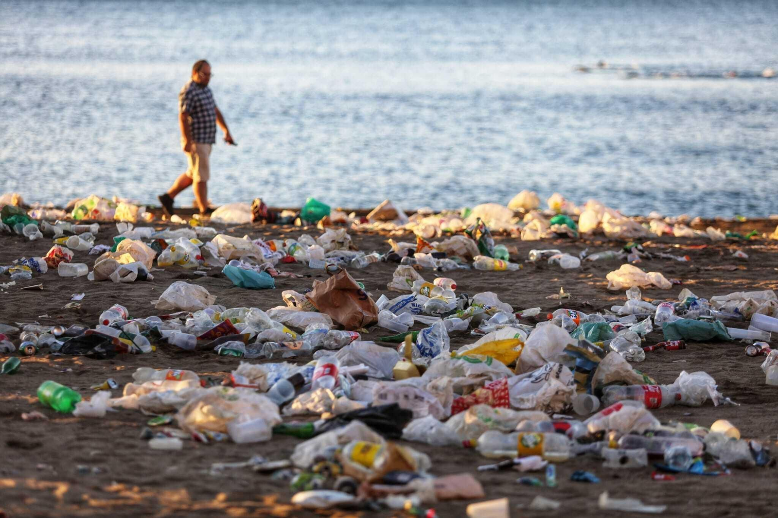 Así han amanecido las playas de Málaga tras la noche de San Juan