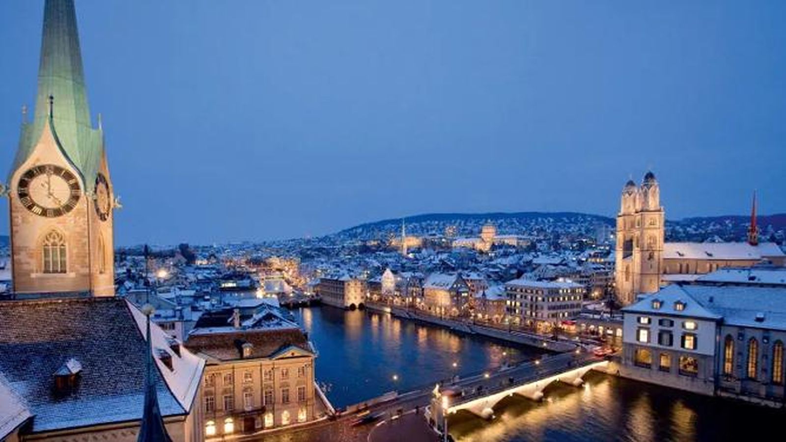 El casco antiguo de Zúrich cubierto de nieve