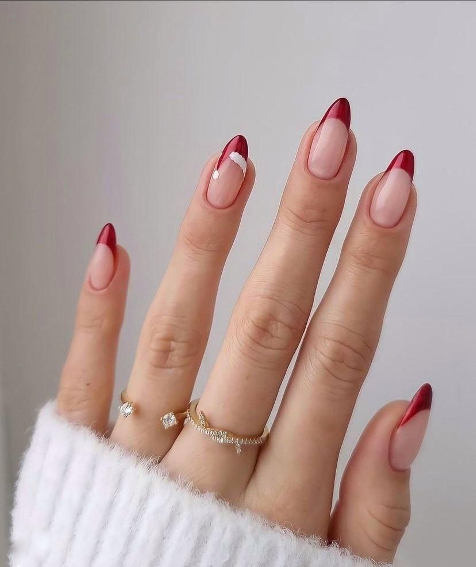 Manicura francesa en versión roja. Manicura francesa en versión roja.