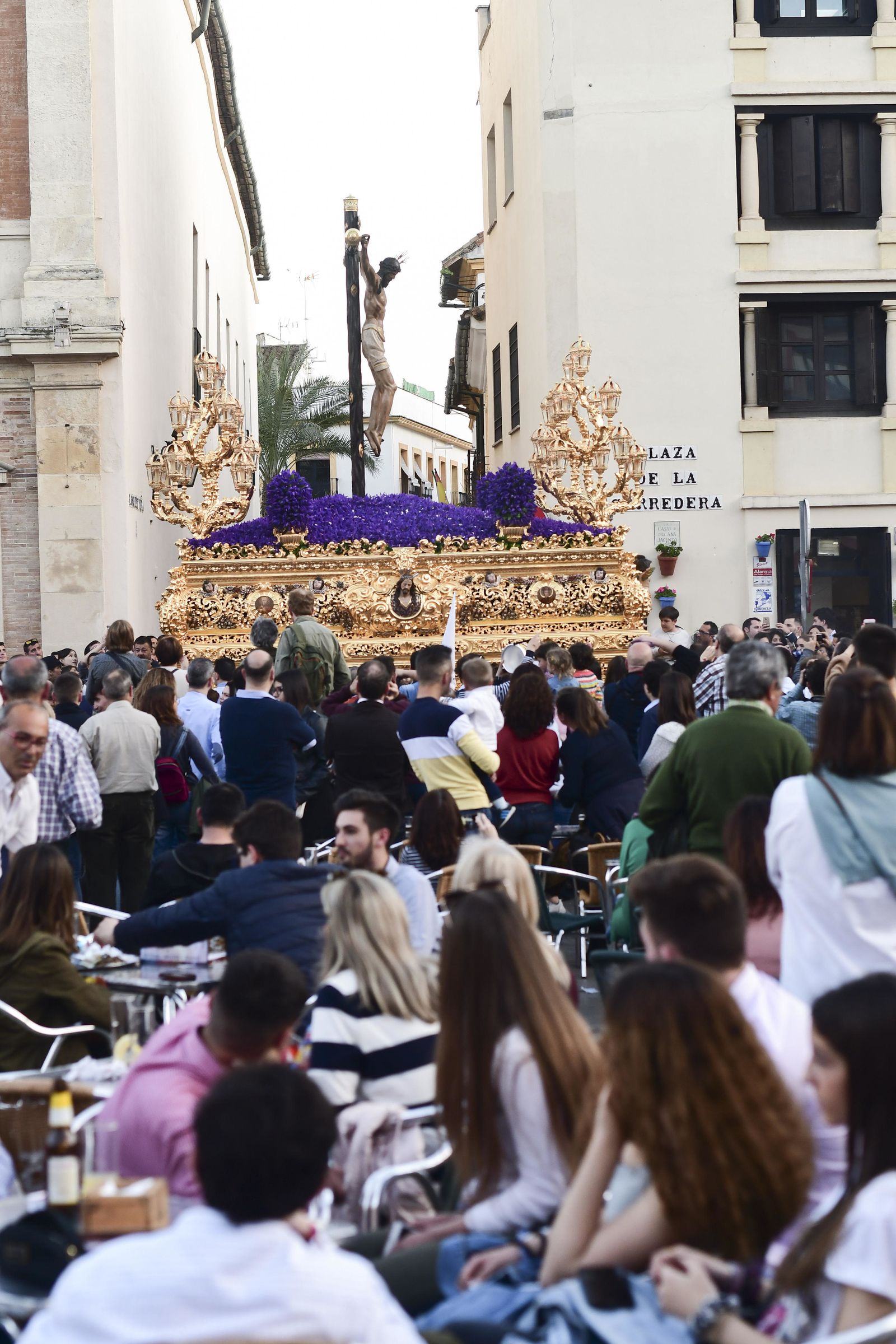 El Cristo de la Misericordia, a su paso por la Corredera.