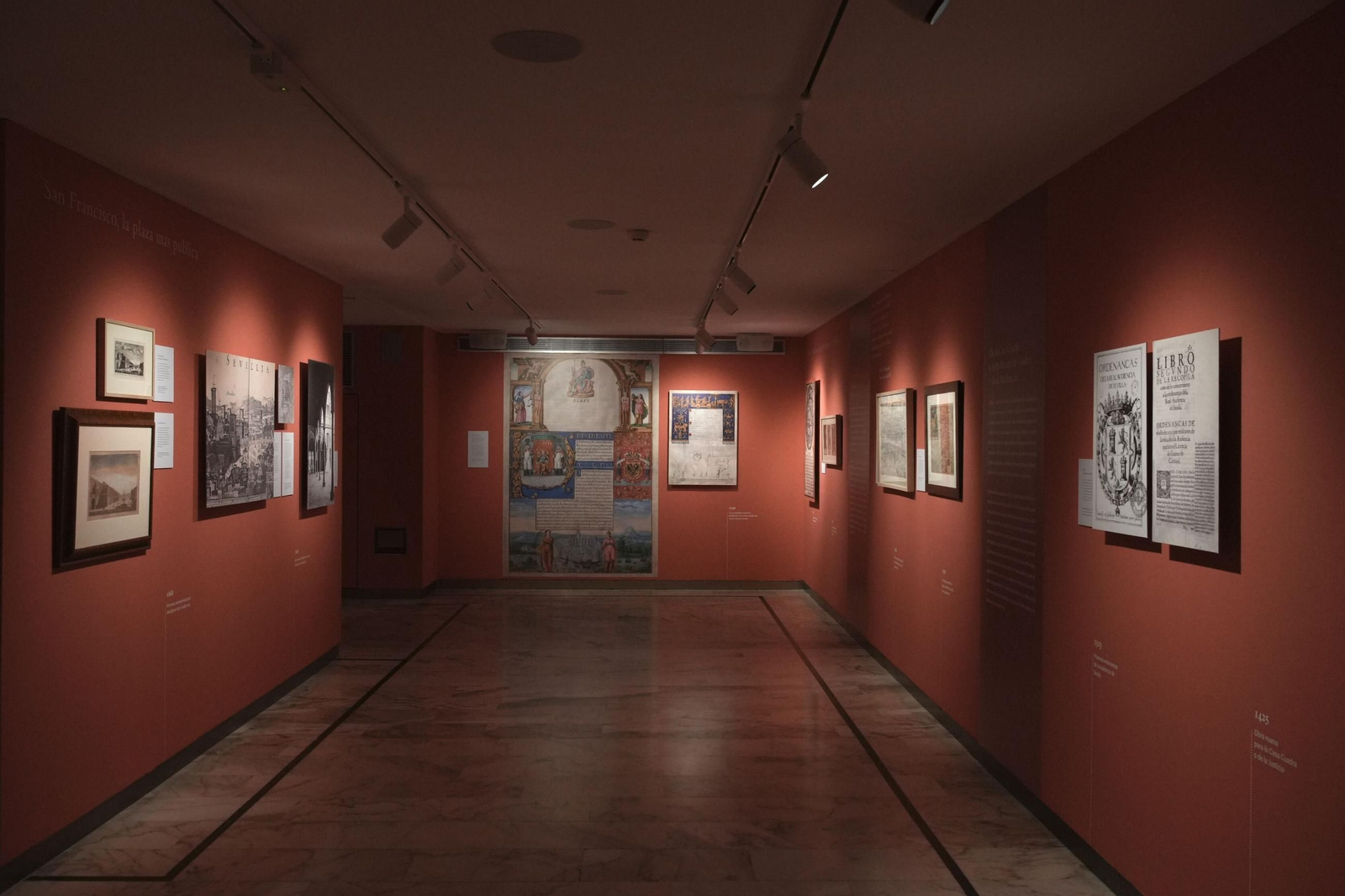 Una de las salas de la exposición con motivo del V Centenario de la sede de la Fundación Cajasol.