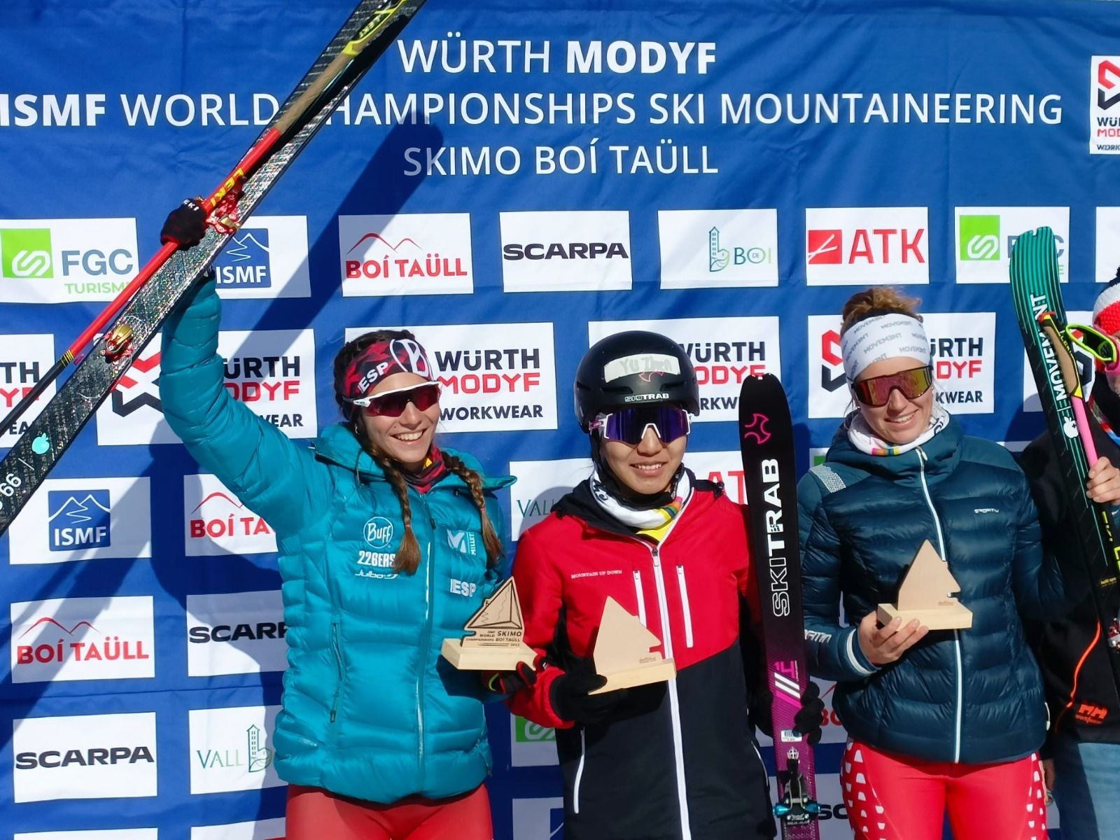 María Ordóñez, a la izquierda, en el podio.
