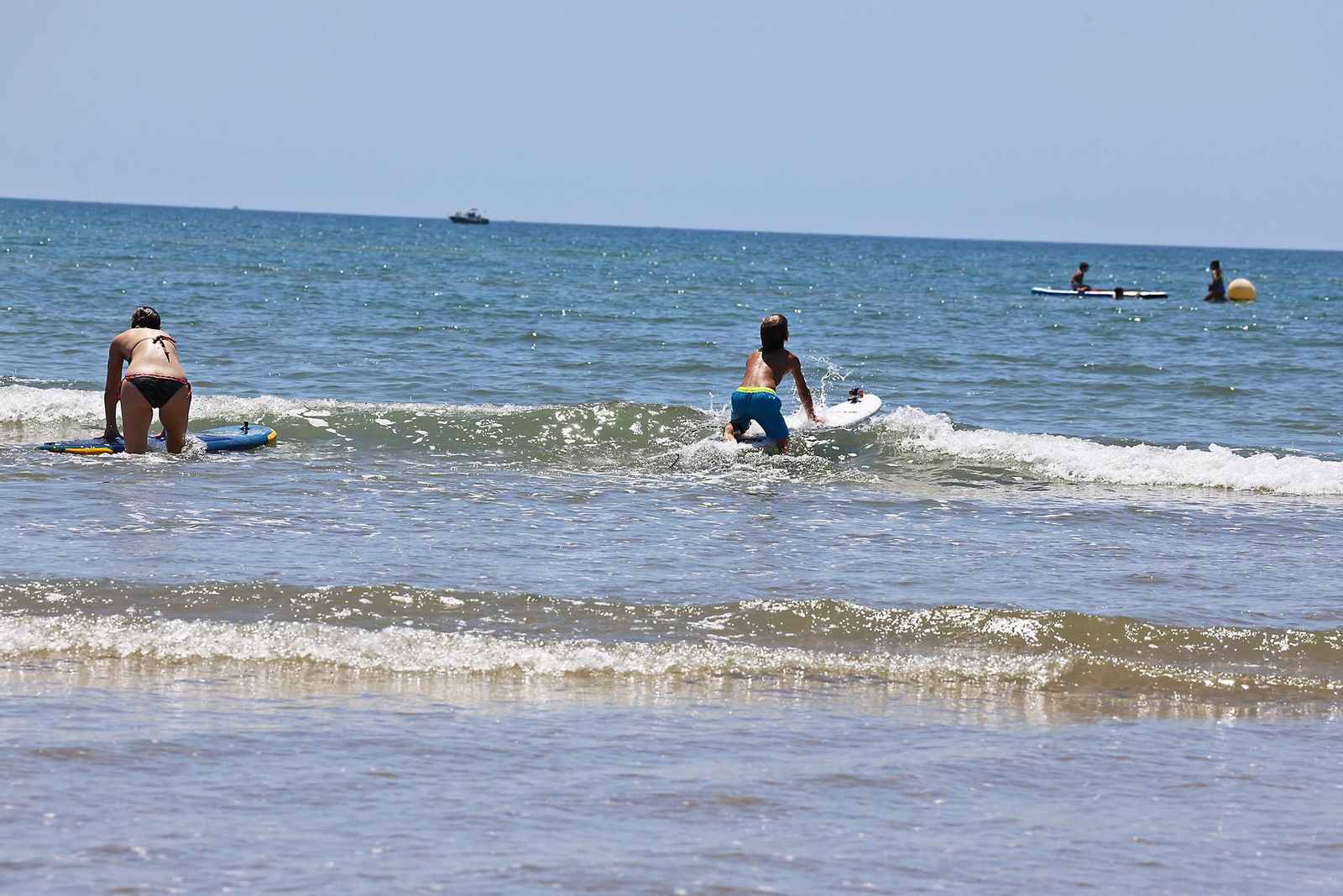 Ambiente en las playas de Huelva en la mañana de domingo