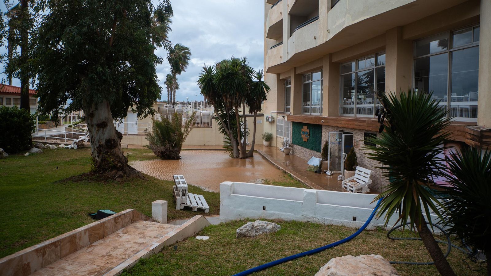 Hotel próximo al paseo marítimo de Torremolinos inundado Hotel próximo al paseo marítimo de Torremolinos inundado