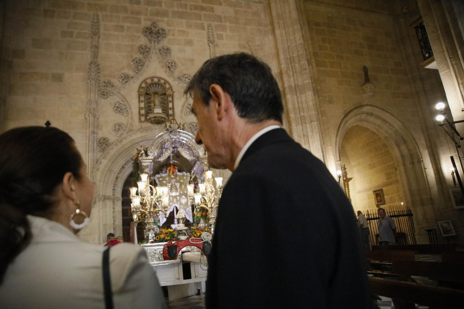 Imágenes de la salida  del Rocío desde la Catedral de Almería