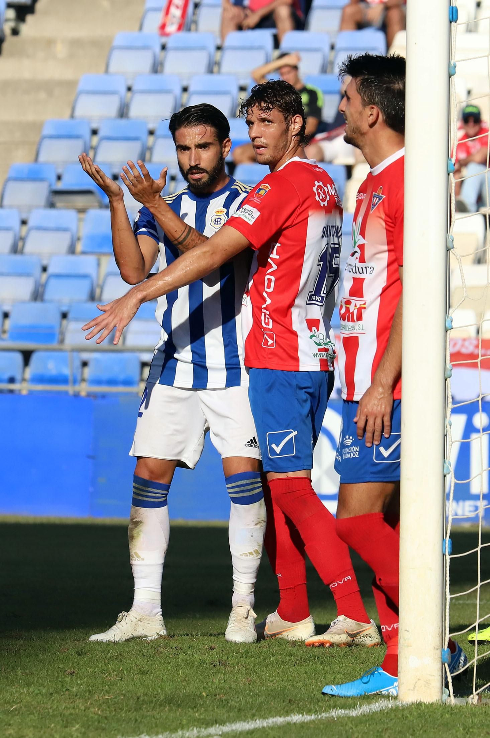 Santana, emparejado con Chuli durante el Recreativo-Don Benito.