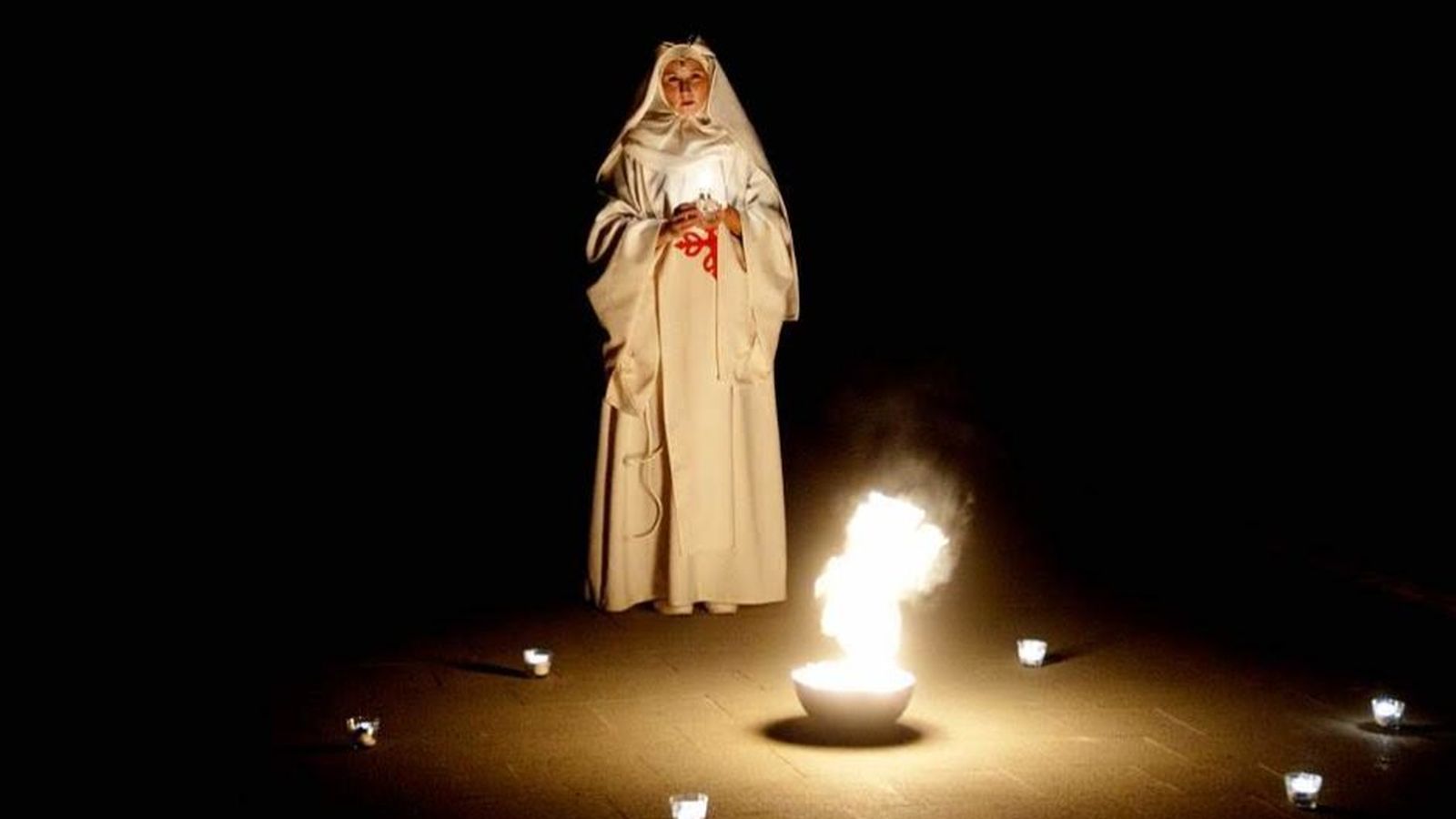 Representación de 'Don Juan Tenorio' en el cementerio de Sevilla.