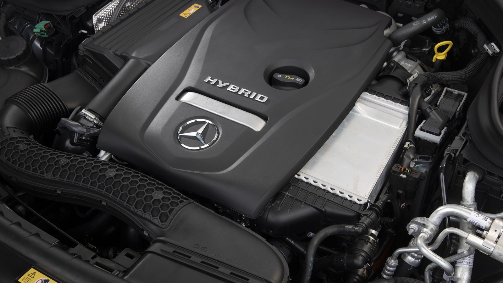 Hoy Mercedes utiliza tres motores de combustión distintos para sus híbridos con 160 y 211 en gasolina; y 194 CV en Diesel que se combinan con otros tantos eléctricos.