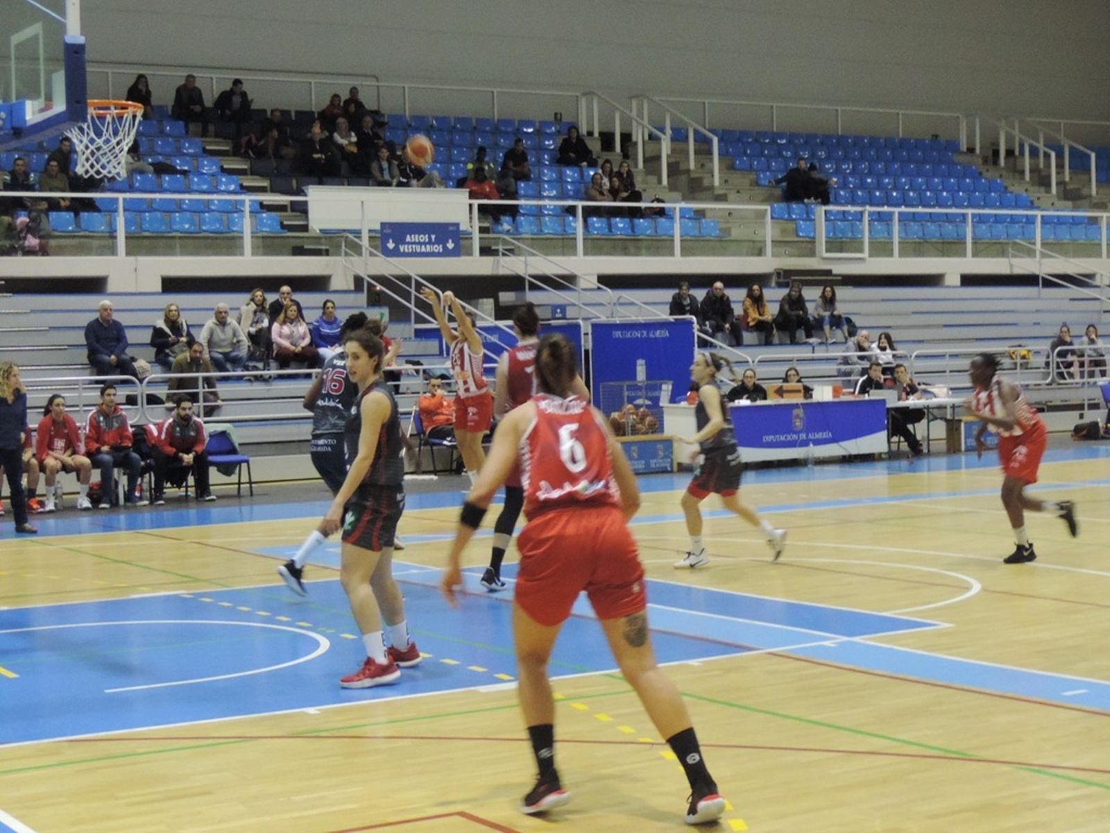 Lanzamiento a canasta.