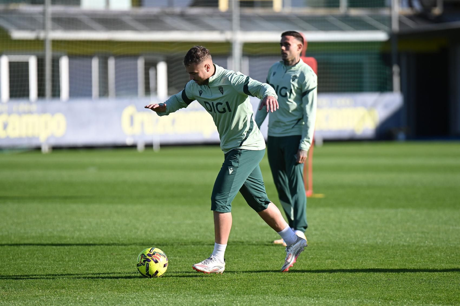 Ontiveros -en la imagen junto a Roger- recupera protagonismo.