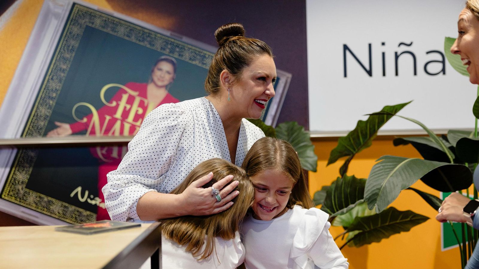 Las imágenes de la firma de discos de Niña Pastori en Cádiz