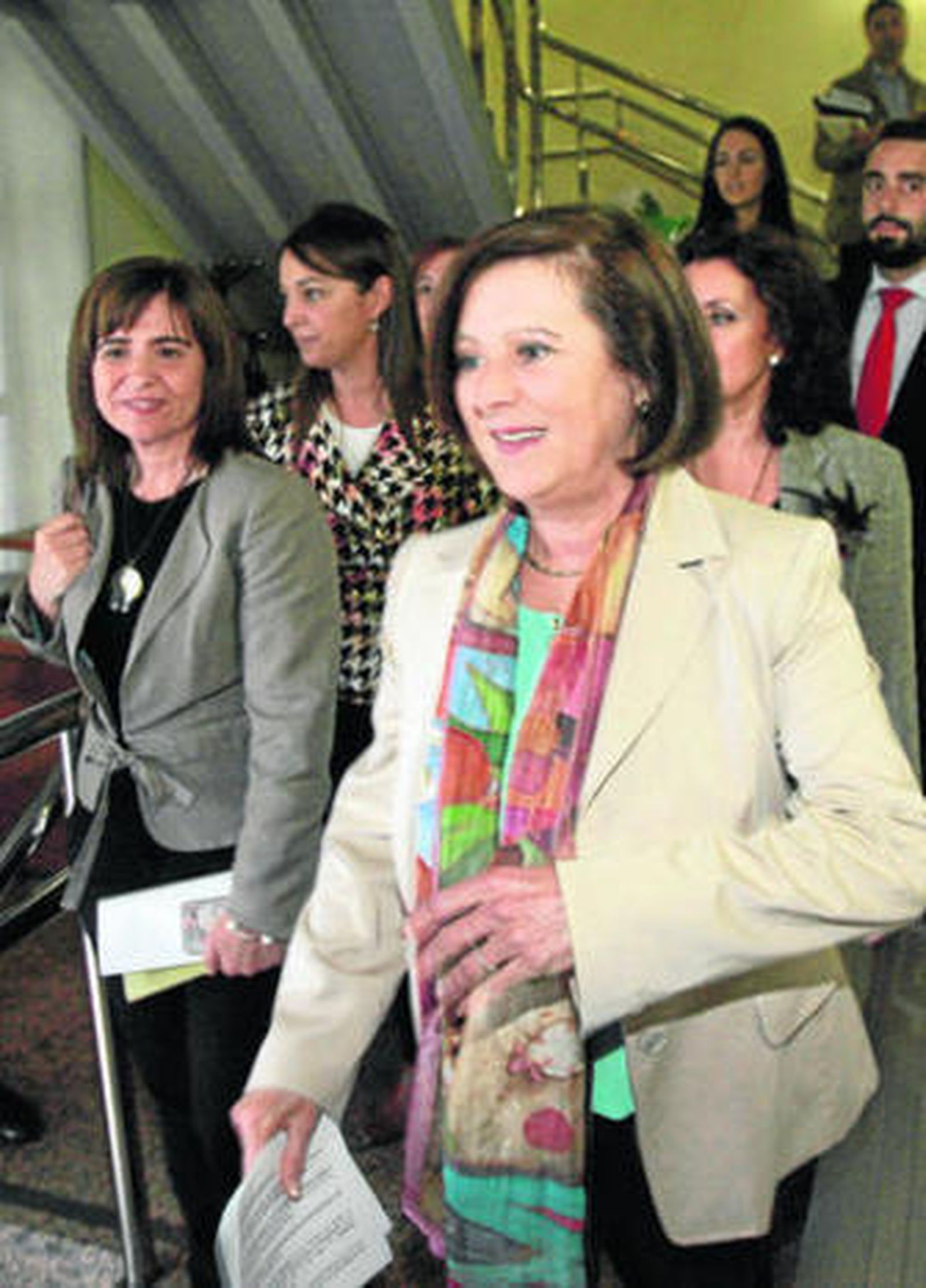 María José Sánchez Rubio, en primer plano, acompañada a su derecha de Silvia Oñate, directora del IAM.