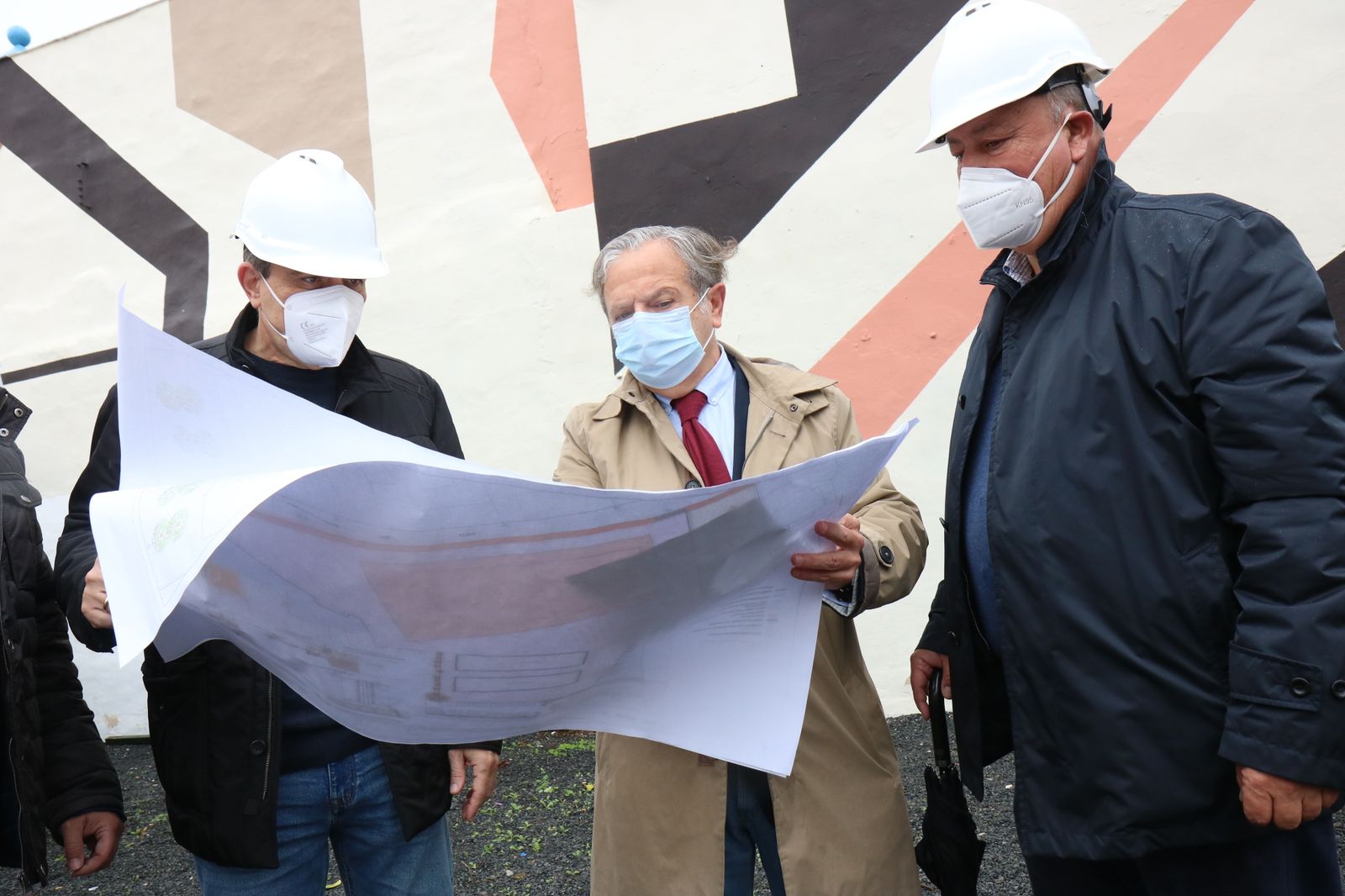 Fuentes presenta las obras junto a técnicos de Urbanismo.