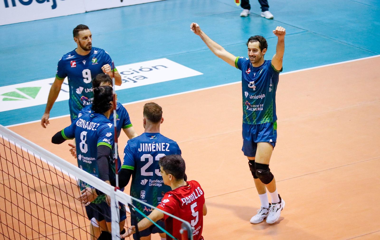 Las imágenes del Unicaja Costa de Almería-Leleman Conqueridor, primer partido del play off por el título de Superliga en Almería