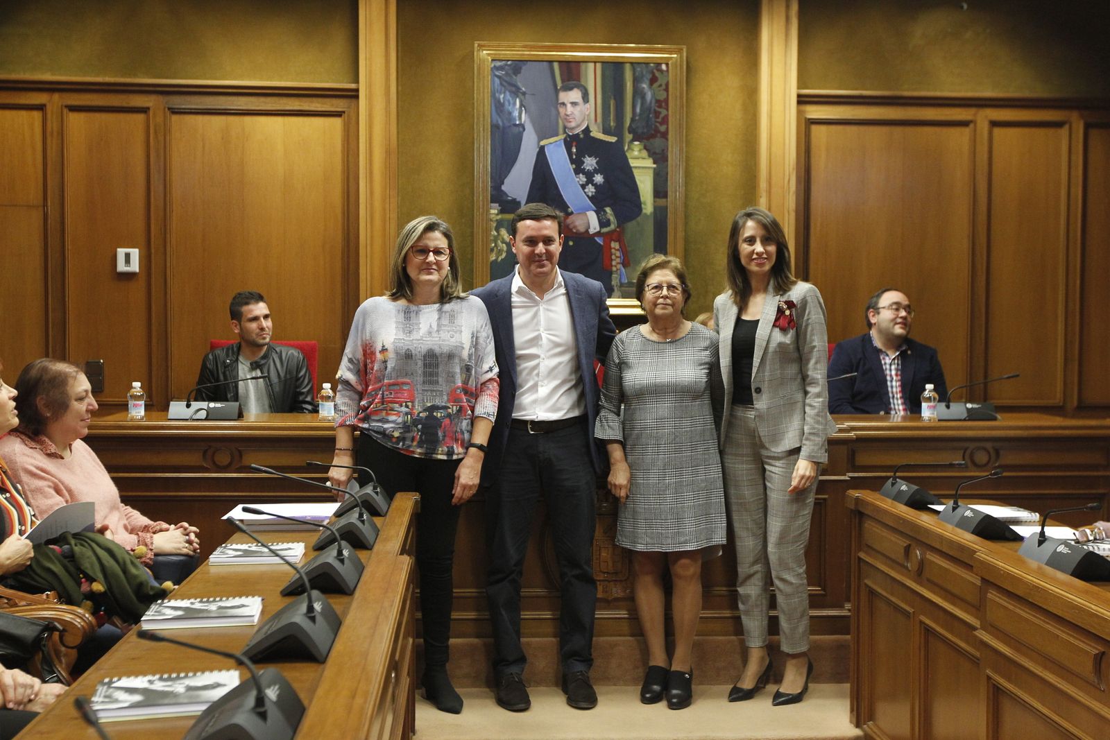 Fotogalería entrega acreditaciones Talleres Carmen de Burgos. Diputación de Almería