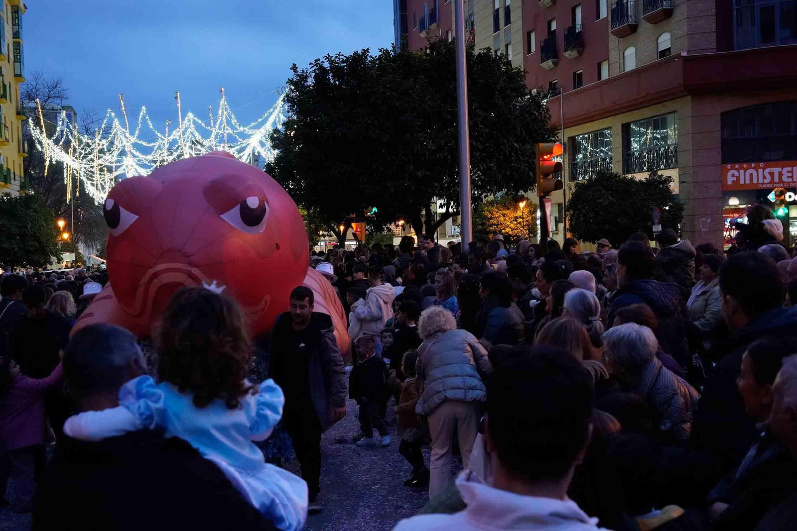 Imágenes de la Cabalgata de los Reyes Magos en Huelva