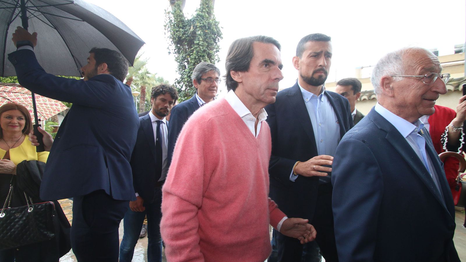 La lluvia no frenó la participación en este acto.