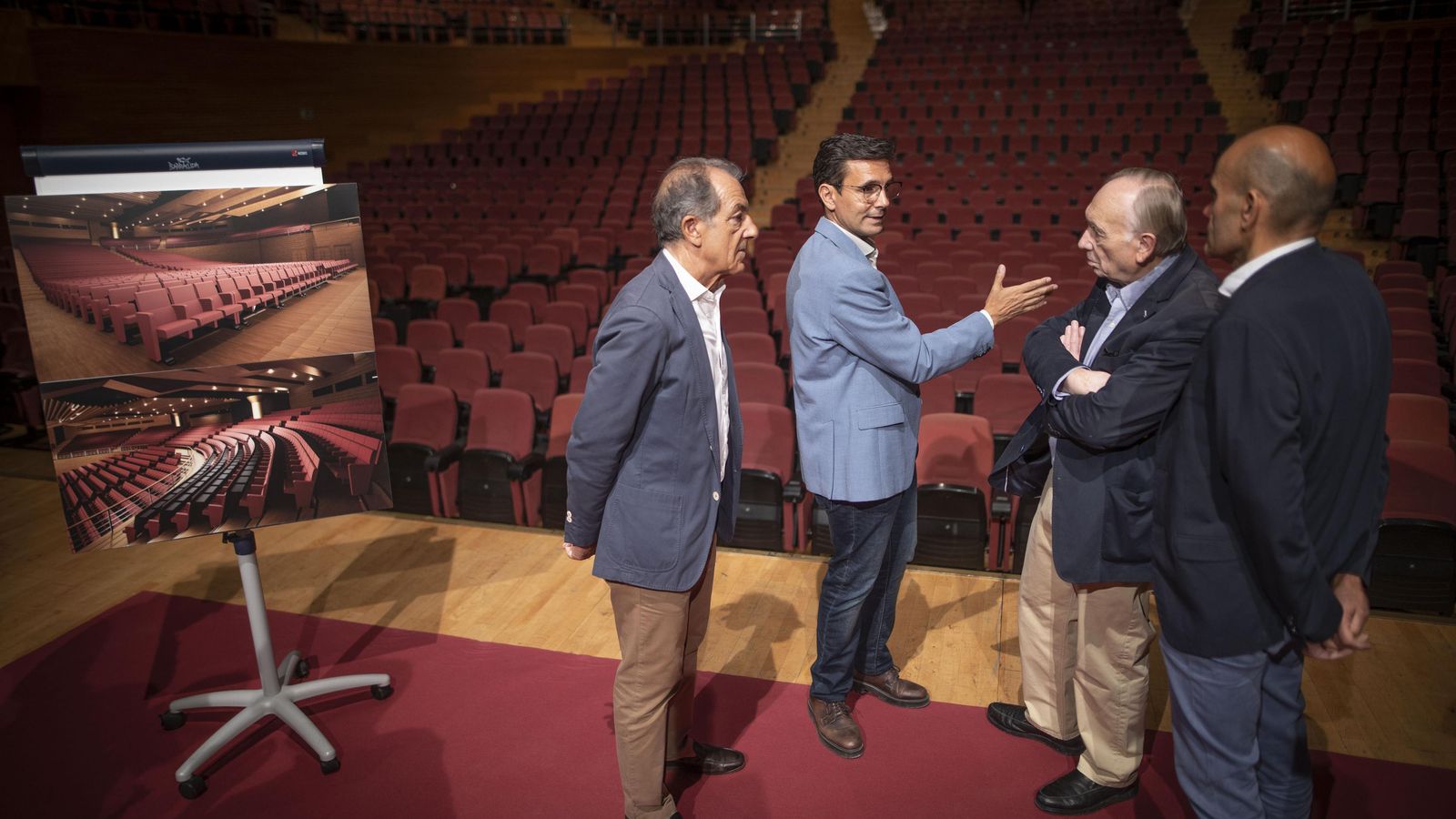 Visita del presidente de la Academia, Méndez Leite, a Granada en mayo de 2023 para conocer la sala y la renovación de las butacas. Visita del presidente de la Academia, Méndez Leite, a Granada en mayo de 2023 para conocer la sala y la renovación de las butacas.