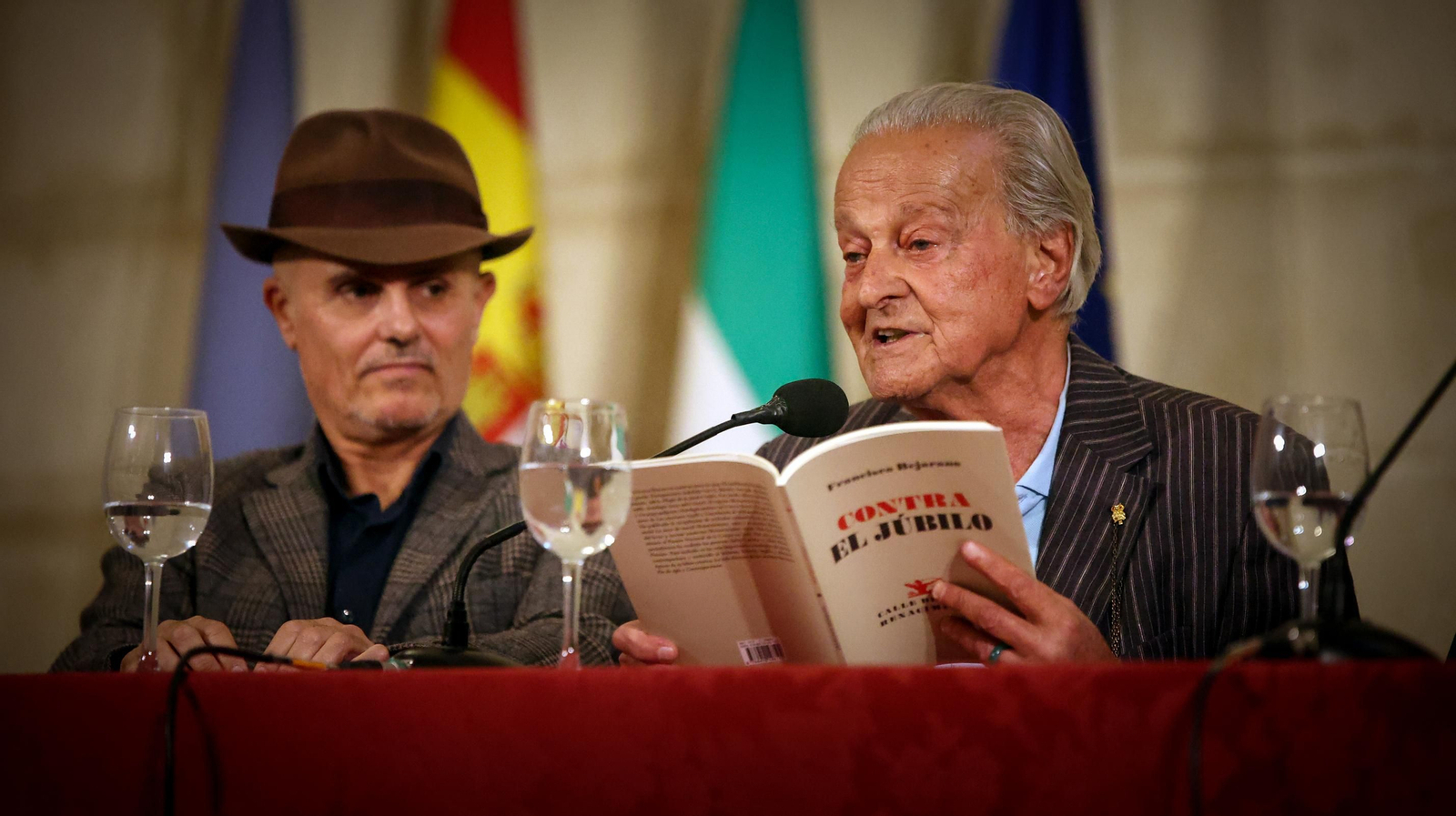 Presentación del nuevo libro de Francisco Bejarano 'Contra el Júbilo' en imágenes