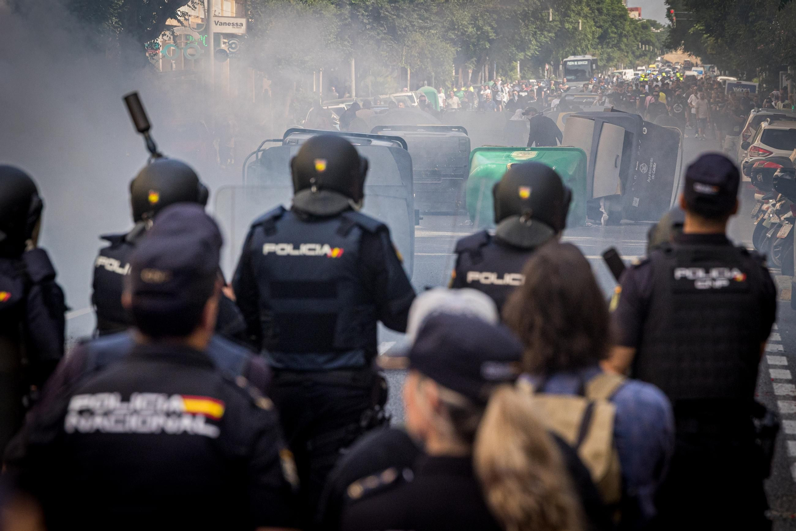 Imágenes del primer día de huelga de los trabajadores del sector del metal en Cádiz Imágenes del primer día de huelga de los trabajadores del sector del metal en Cádiz