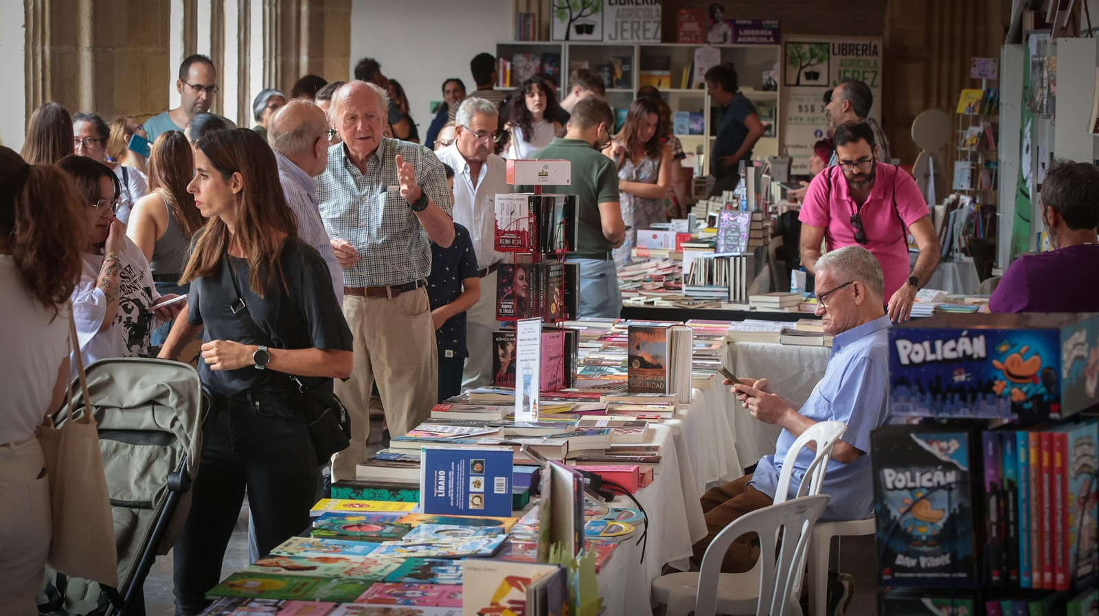 Imágenes del primer día de la Feria del Libro de Jerez