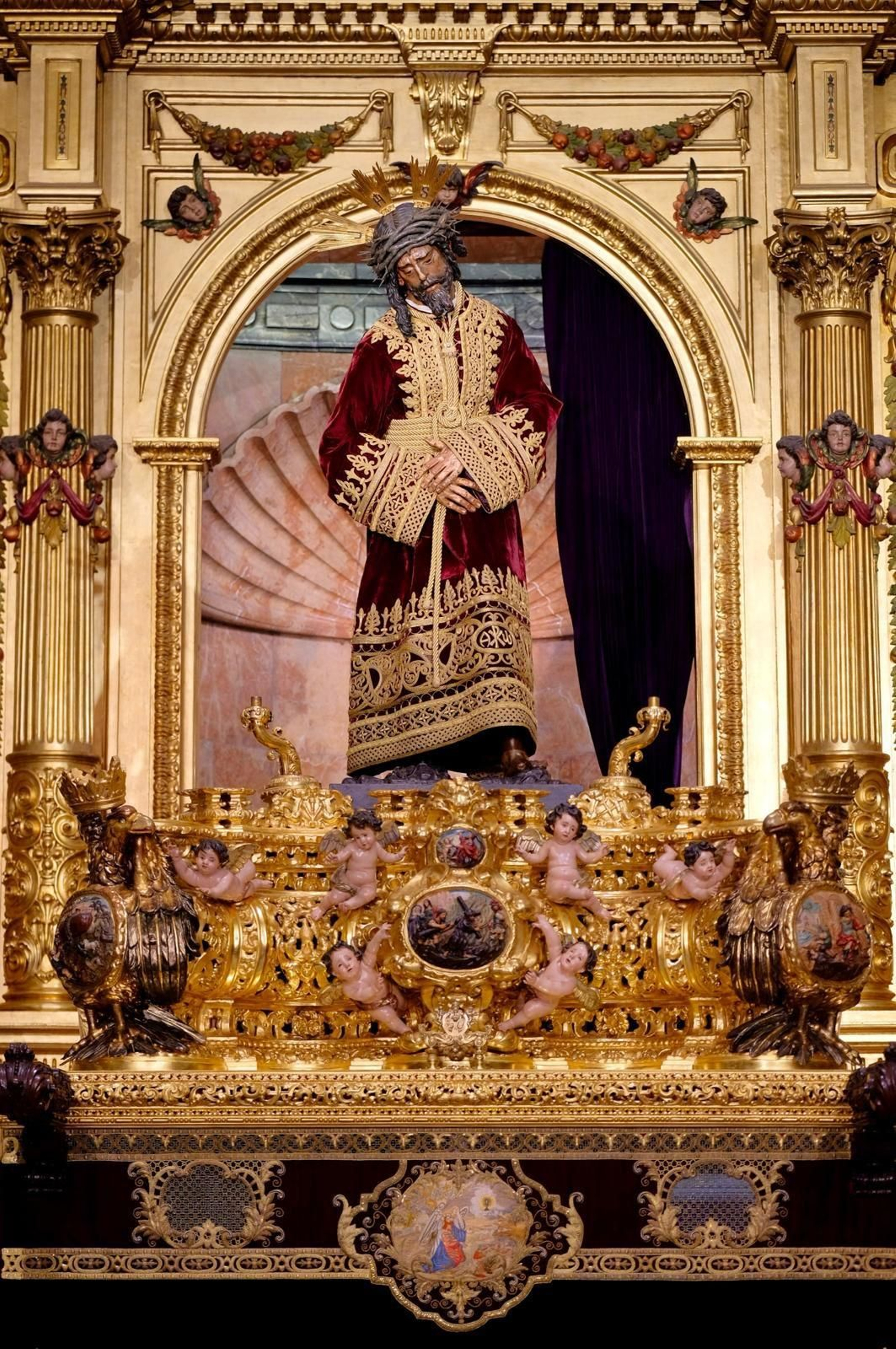 El Gran Poder, en su paso para el traslado y la procesión