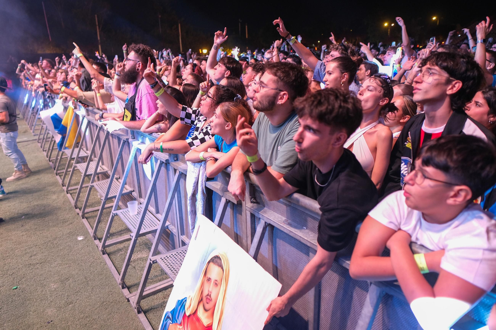 Concierto de Cruz Cafuné en el Cabaret Festival