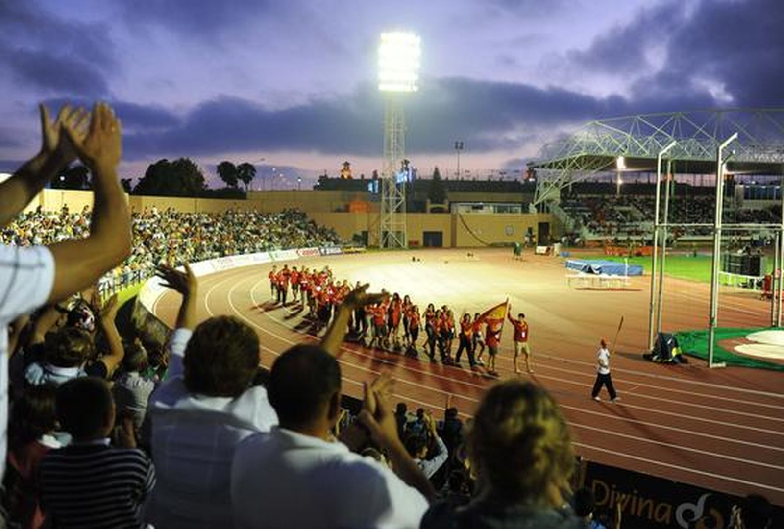 Luz y color en Bahía Sur en la ceremonia de apertura de los XIV Juegos Iberoamericanos San Fernando 2010. 

Foto: Elias Pimentel y Joaquin Pino