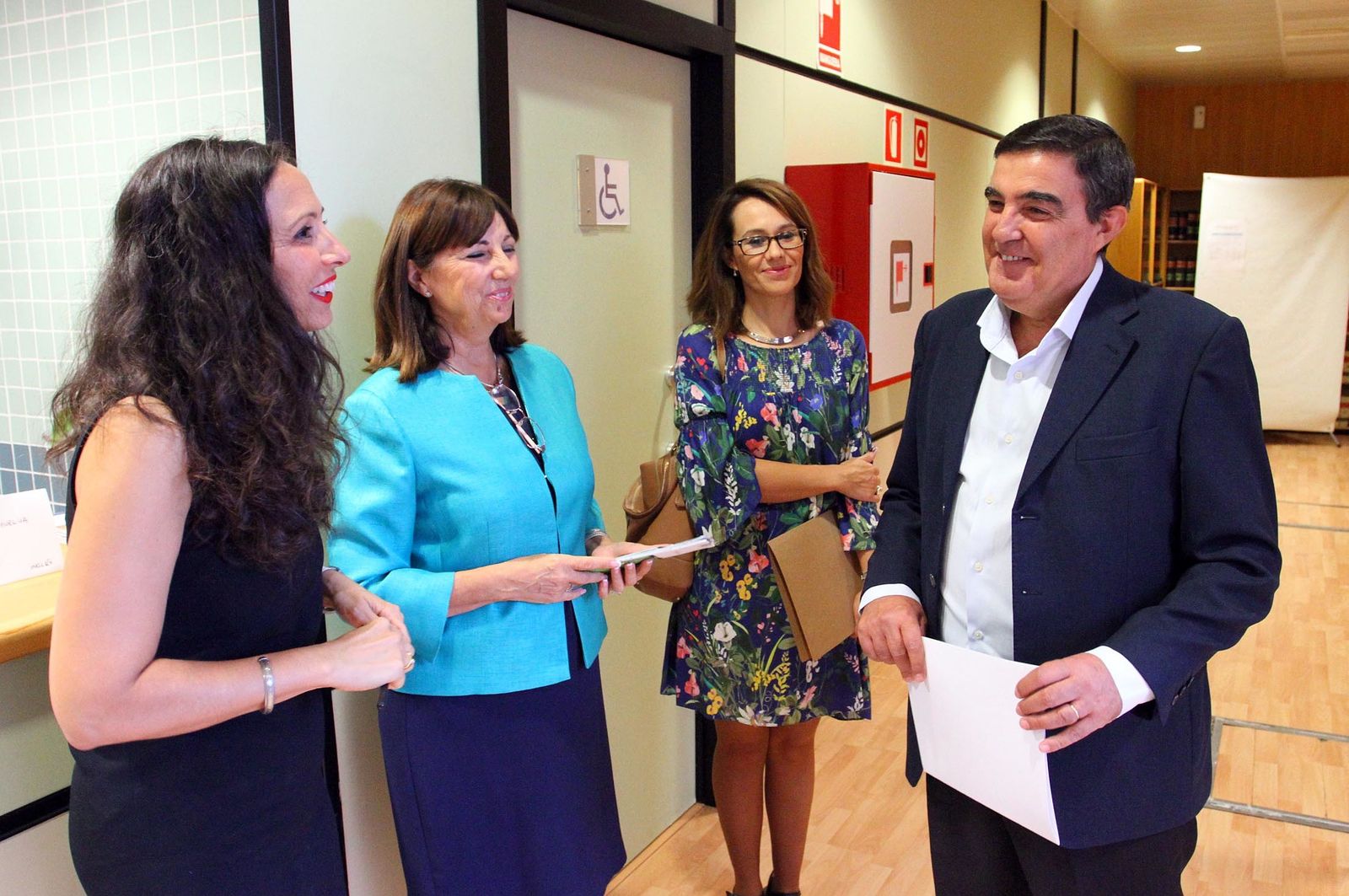 Imágenes de la bienvenida a los más de 70 Auxiliares de Conversación para centros educativos bilingües de la provincia de Huelva .