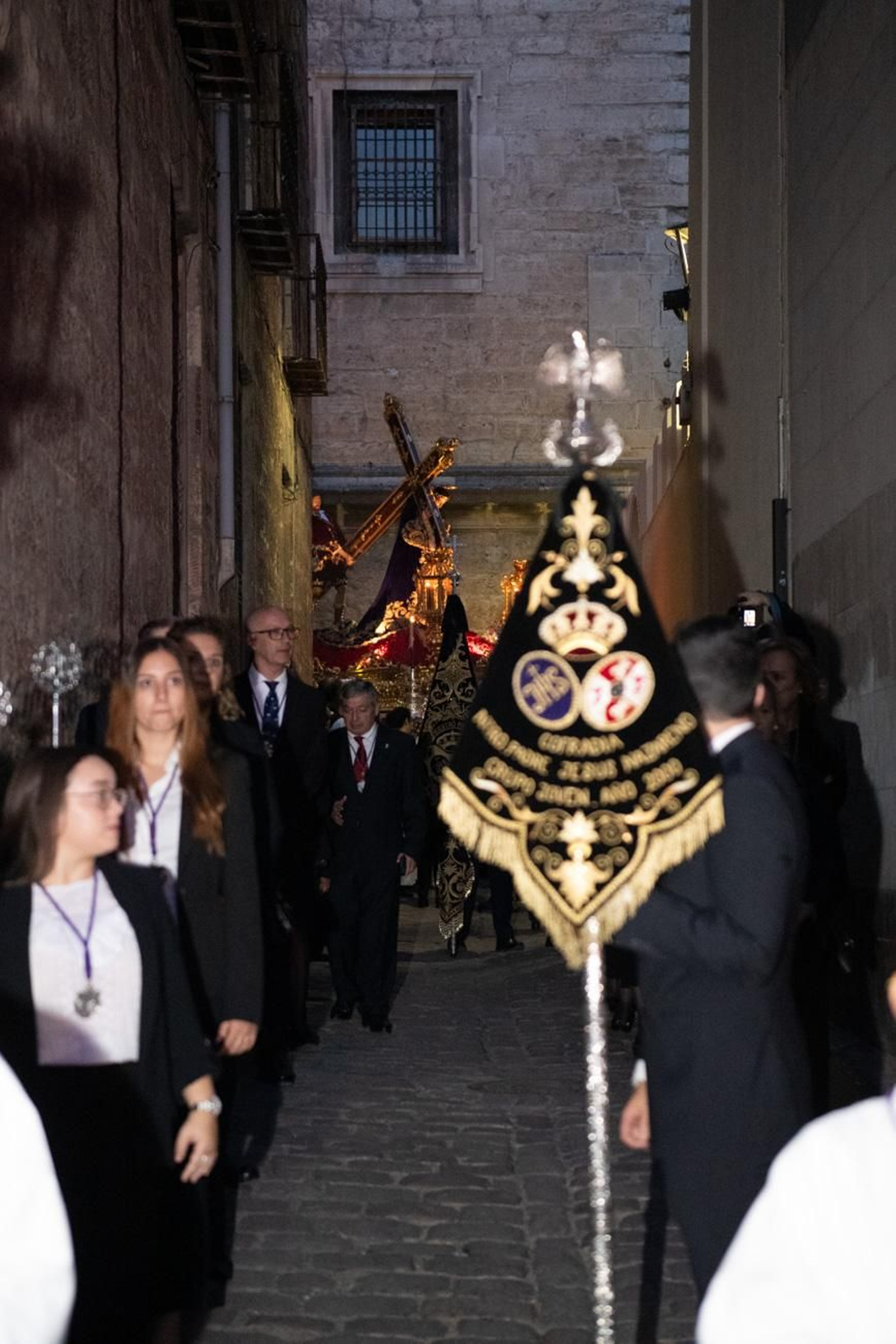 Una marea de devoción inunda Jaén al paso de la Magna, en imágenes