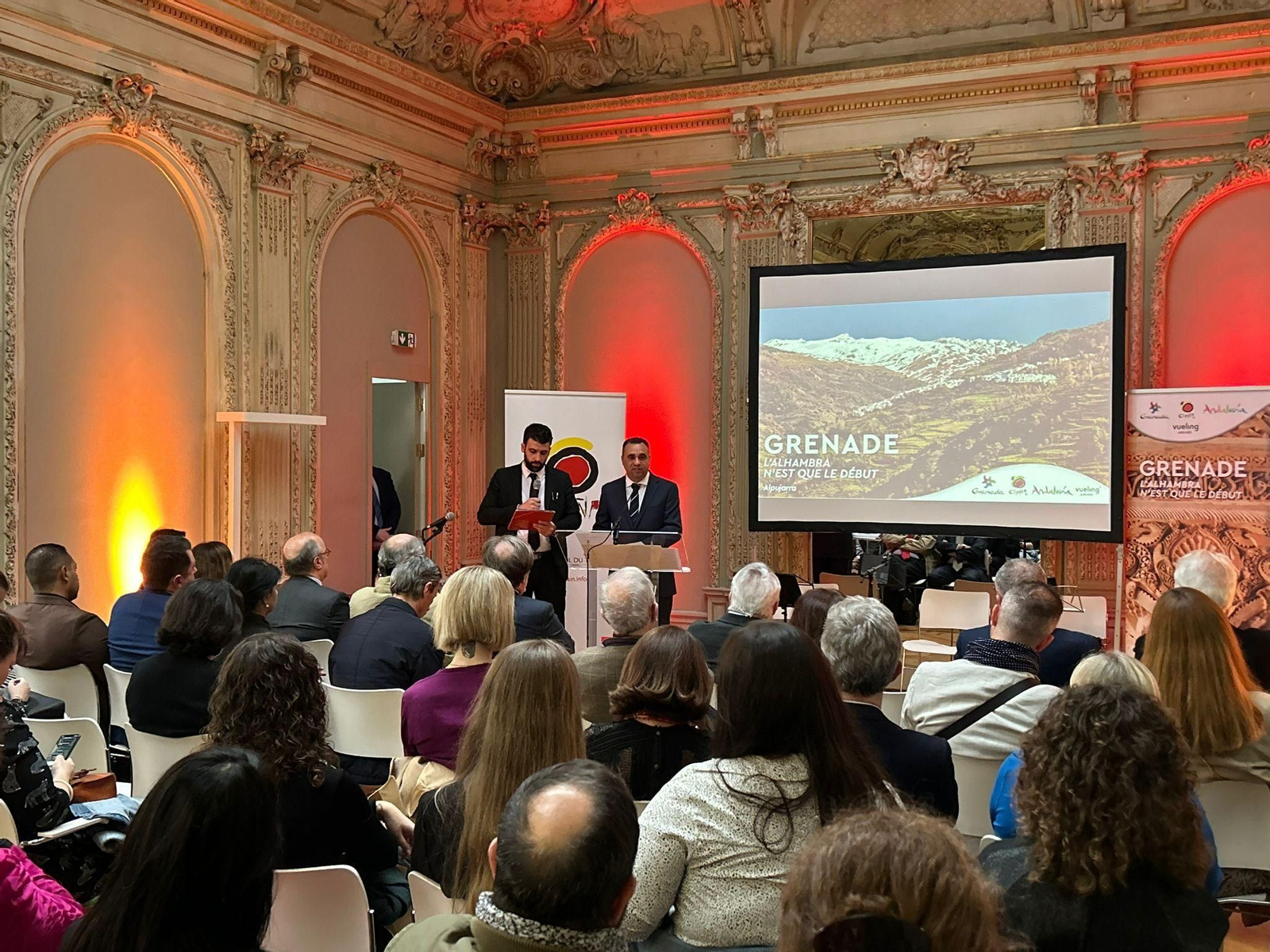 El presidente de la Diputación, Francis Rodríguez, durante su comparecencia en París.