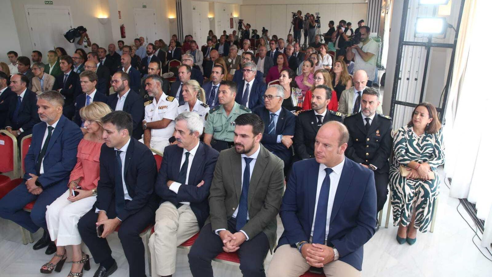 Autoridades asistentes al acto de presentación de la memoria de la AGI. Autoridades asistentes al acto de presentación de la memoria de la AGI.