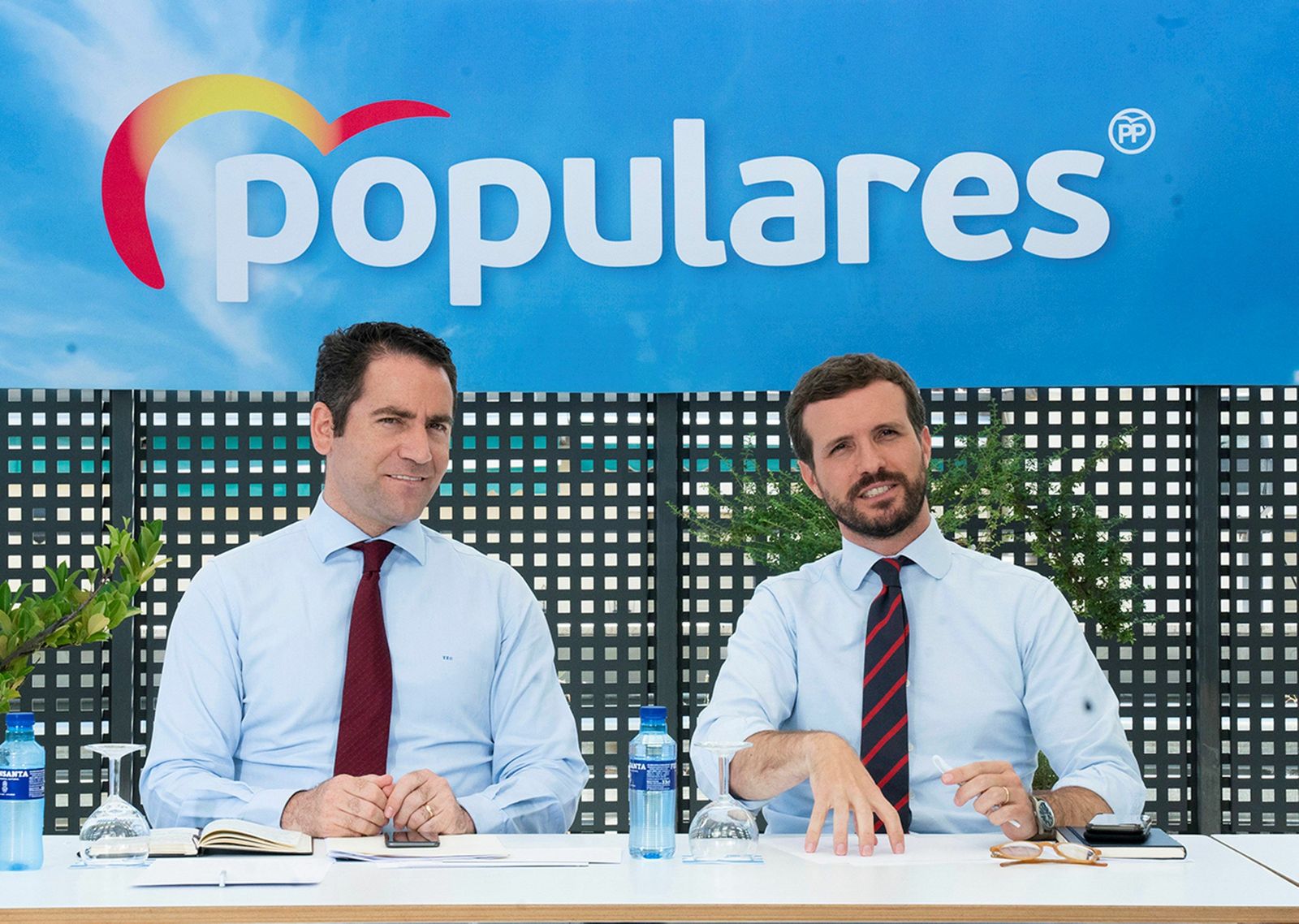 Teodoro García Egea y Pablo Casado tras la reunión del Comité de Dirección del PP ayer en la sede de la calle Génova..