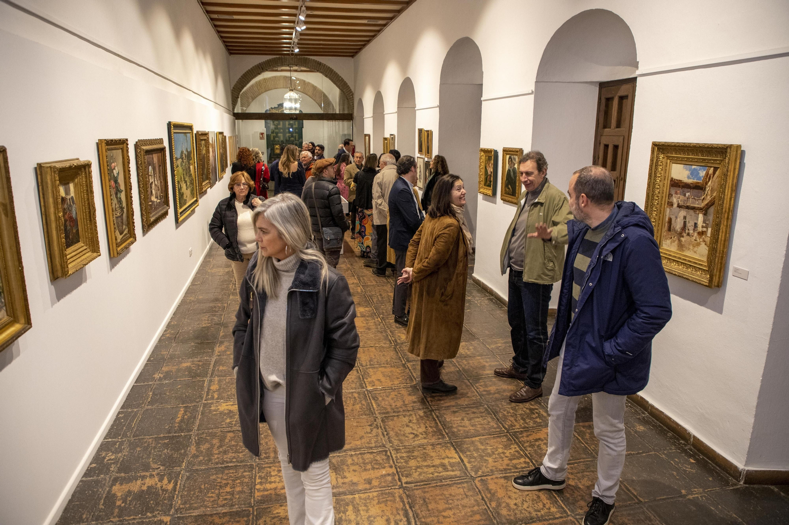 La inauguración de la exposición antológica del pintor Tomás Muñoz Lucena, en imágenes