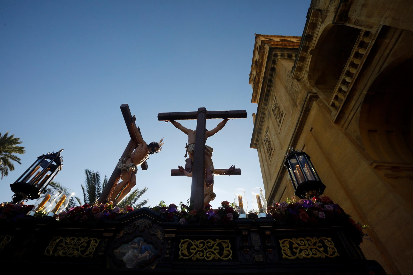 Las mejores fotos de los traslados de regreso de las hermandades tras el Magno Vía Crucis de Córdoba
