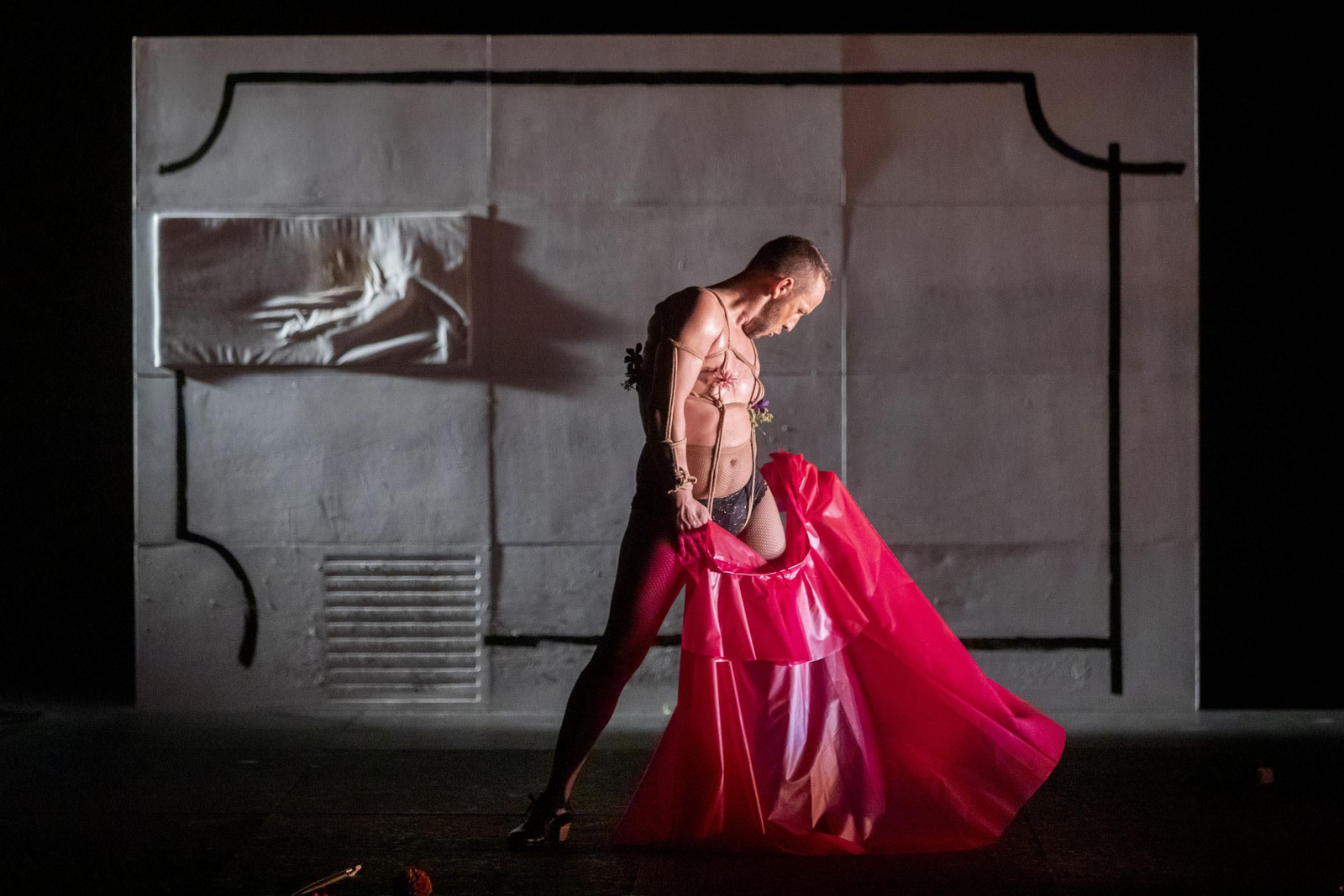 Manuel Liñán integra finalmente el capote en su identidad flamenca.