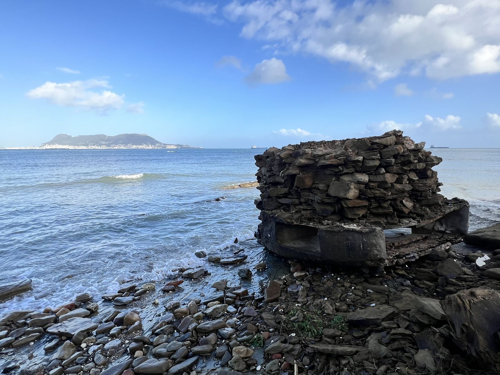 El nido 310, en la orilla de la punta de San García.