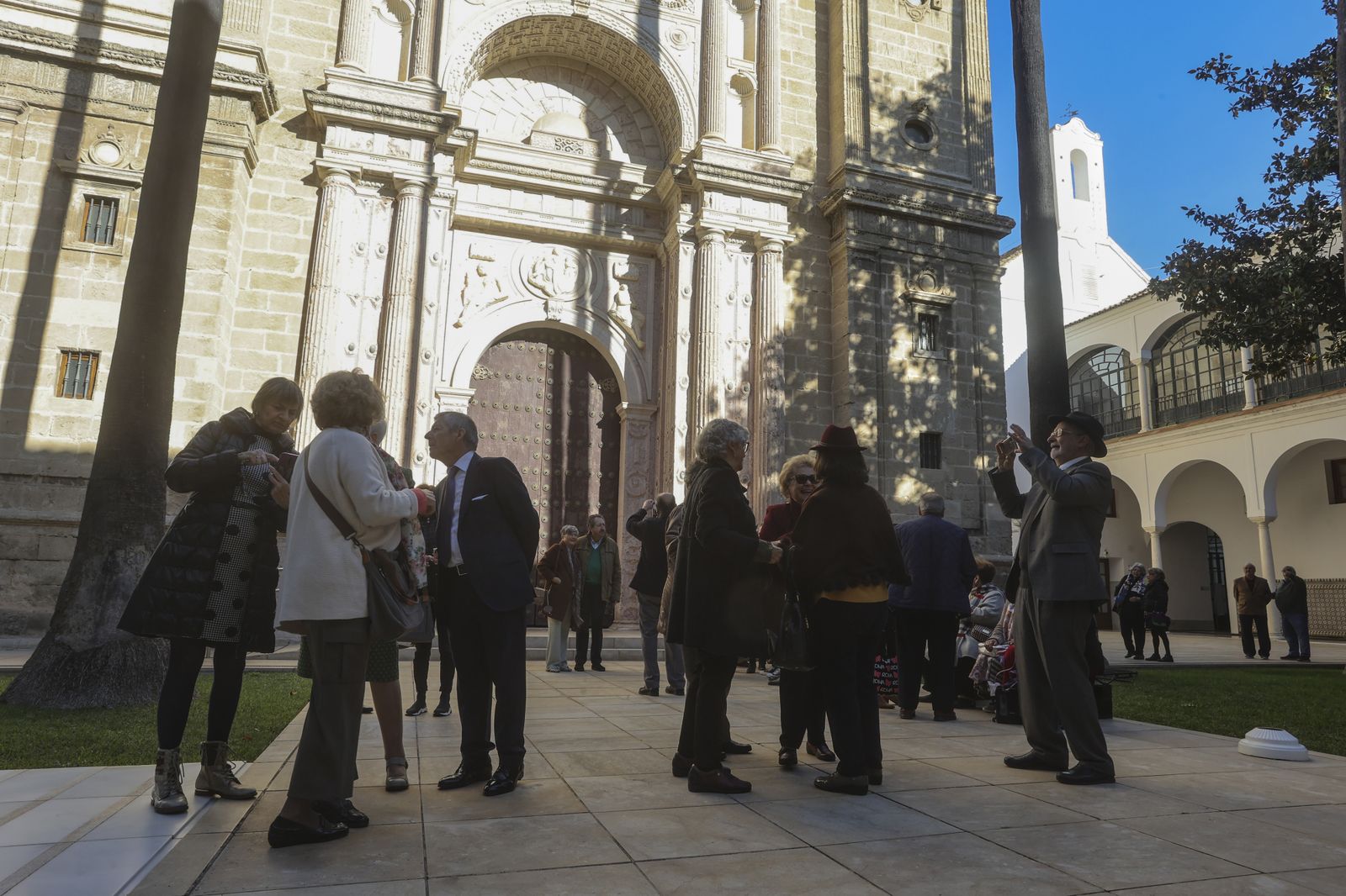 Visita de la última promoción de enfermería(1972) que trabajó en el Hospital de las Cinco Llagas