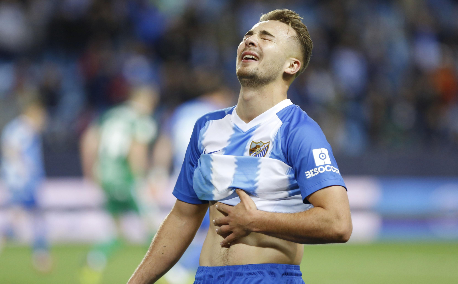 Javi Ontiveros se lamenta de una ocasión errada.