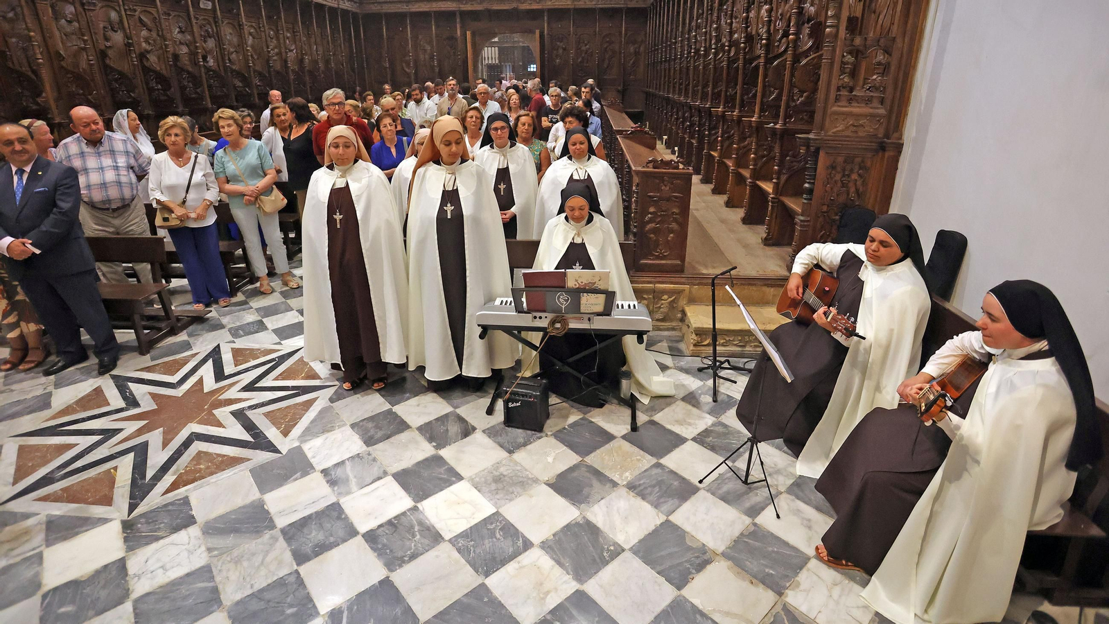 Imágenes de la misa de bienvenida a las hermanas Carmelitas en La Cartuja de Jerez