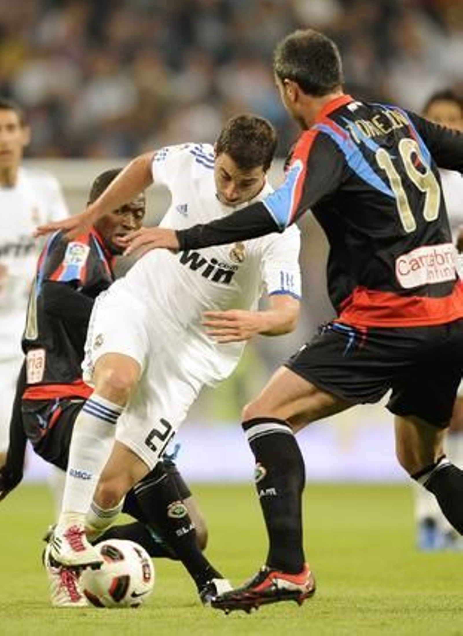 El Real Madrid golea 6-1 al Racing en casa con cuatro goles de Ronaldo. / AFP