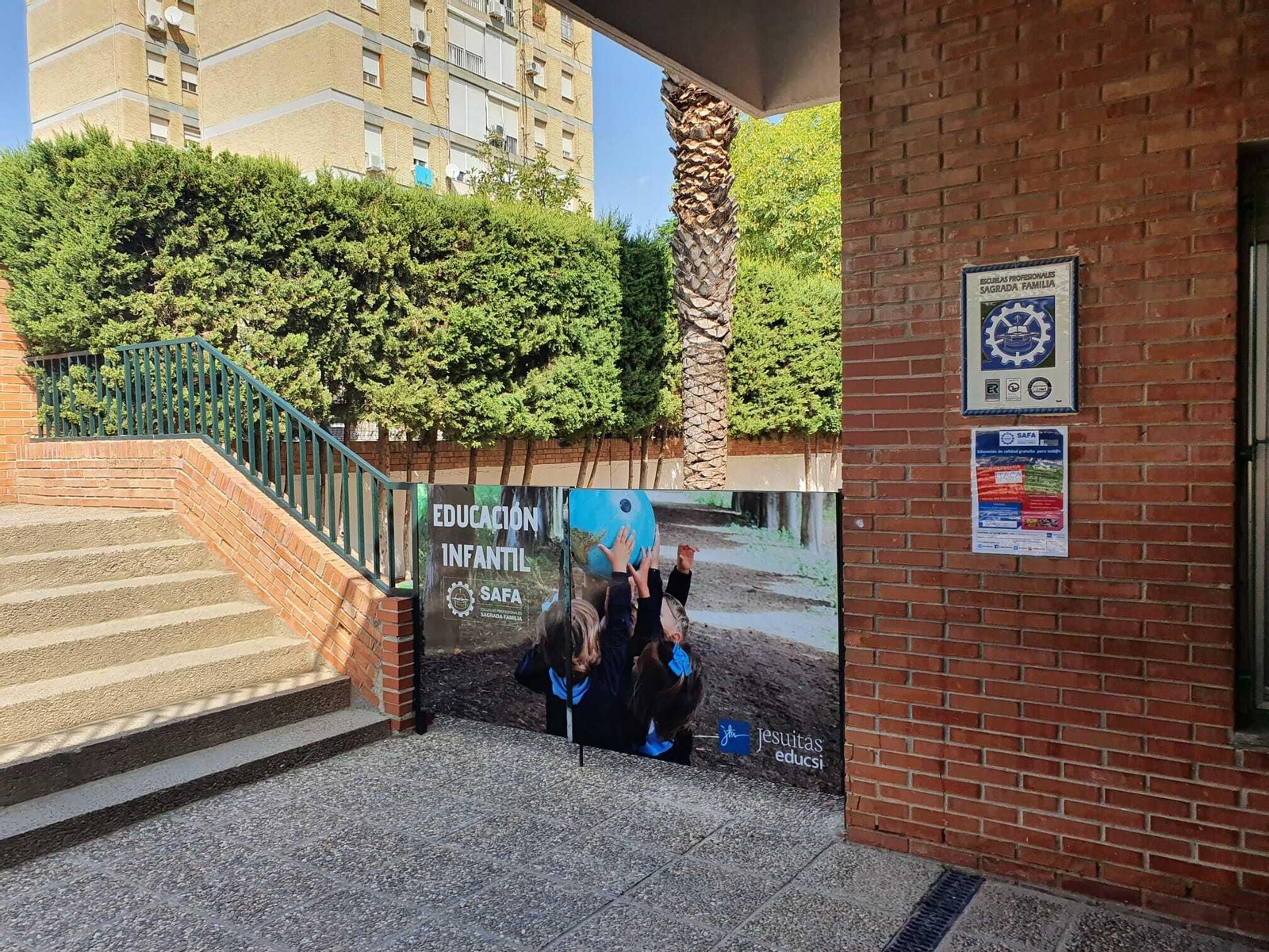 Uno de los accesos al colegio Safa Jerez.
