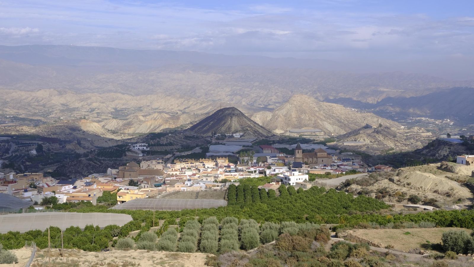 Desde Huécija a todo el mundo, Deconature, alegra la navidad con sus luces, en imágenes