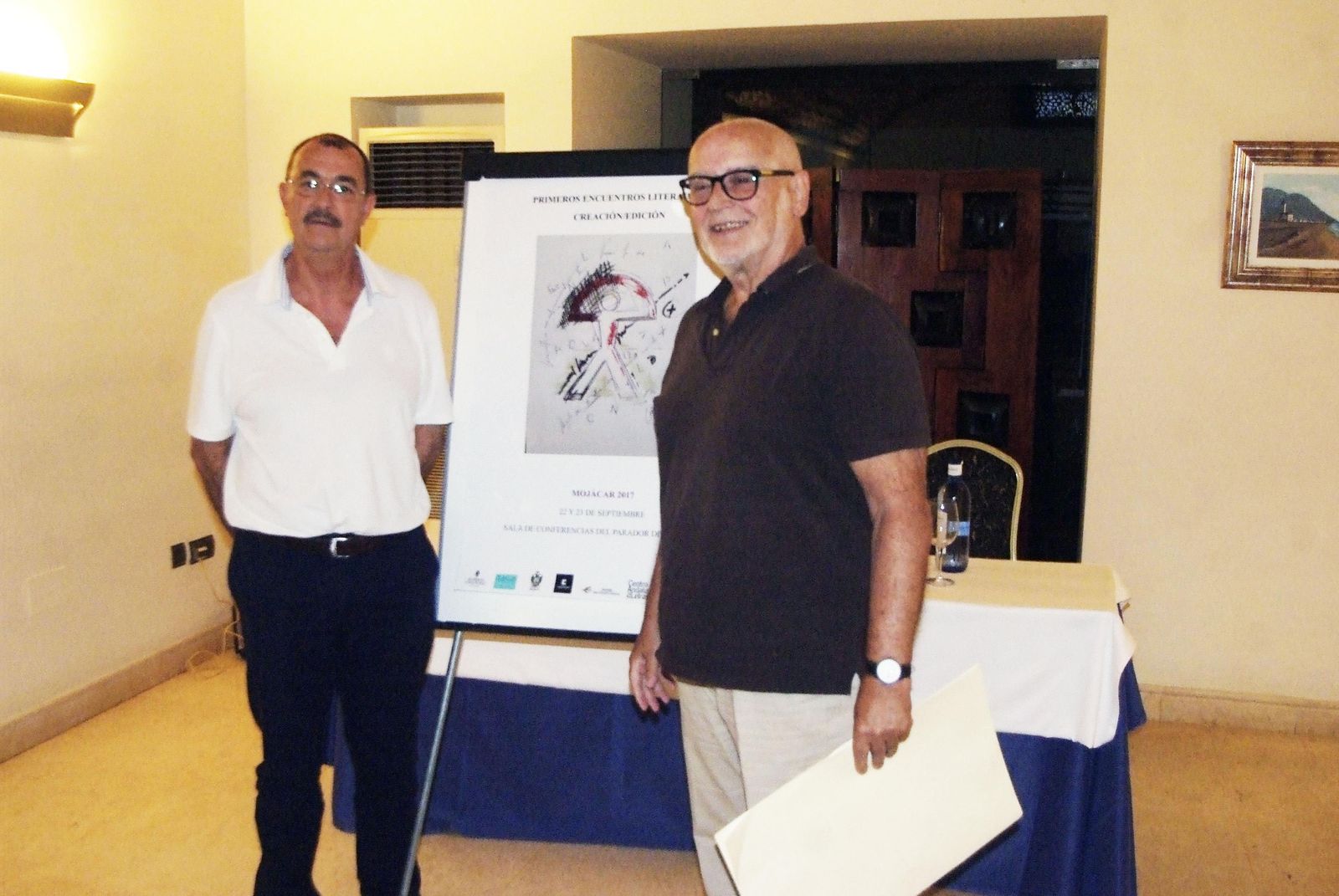 José Antonio Santano, poeta junto al coordinador del Encuentro, Francisco López Barrios.