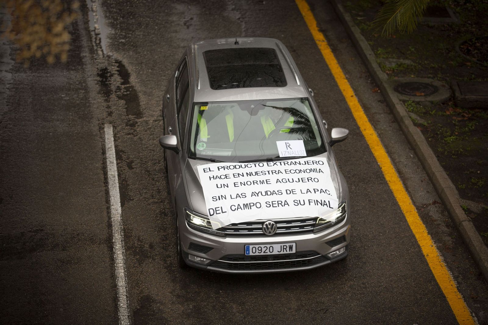 Las mejores imágenes de la tractorada que ha paralizado Granada bajo la lluvia