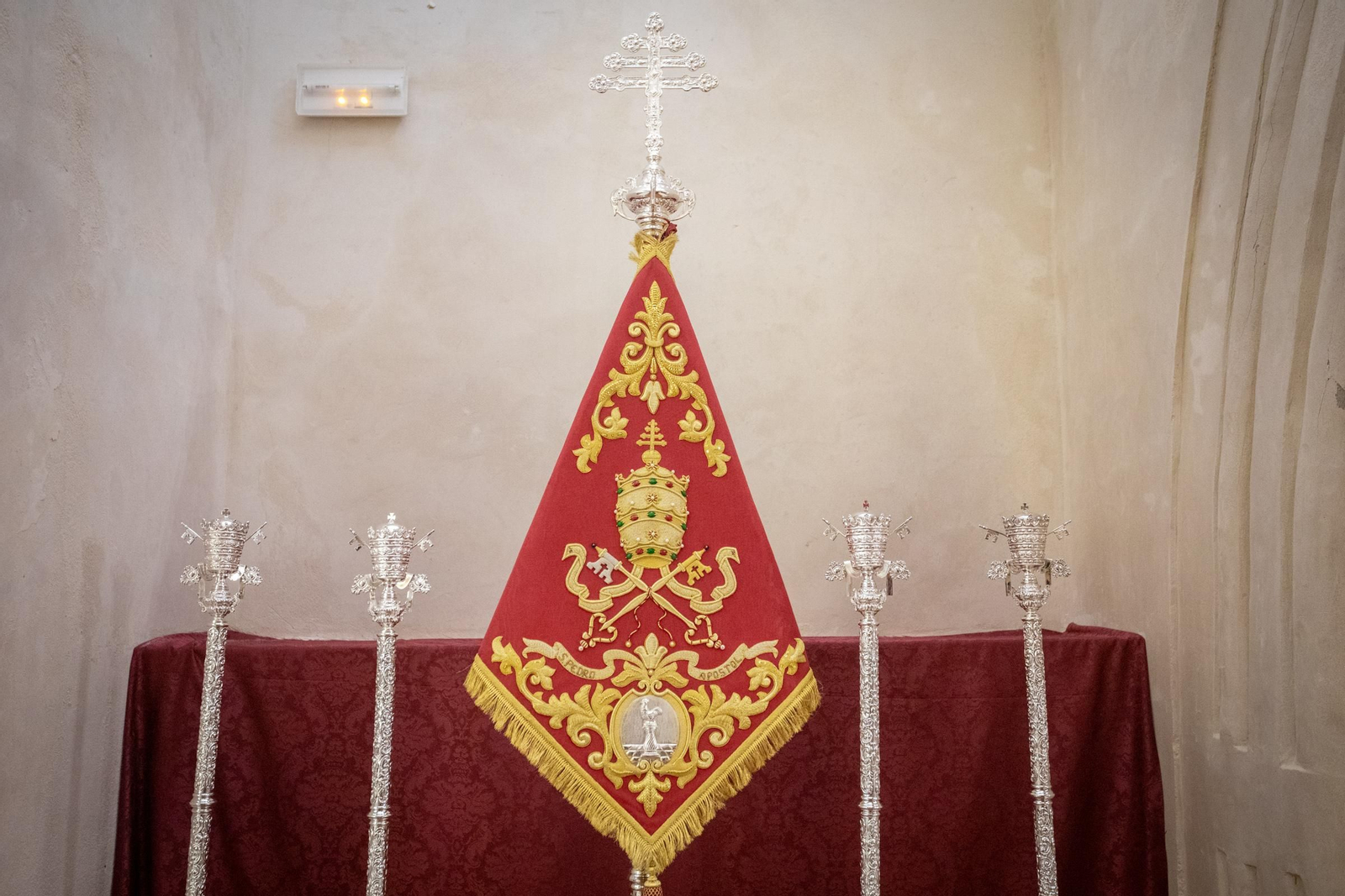 Las imágenes de la exposición Opera Nova, estrenos de las hermandades de San Fernando