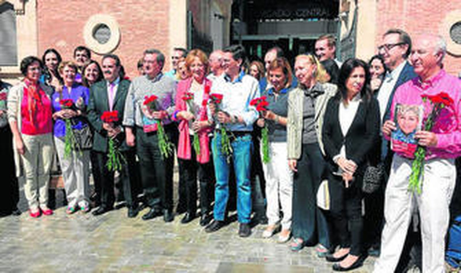 Cierre de la campaña para estas elecciones europeas del Partido Socialistas, ayer, en el Mercado Central.