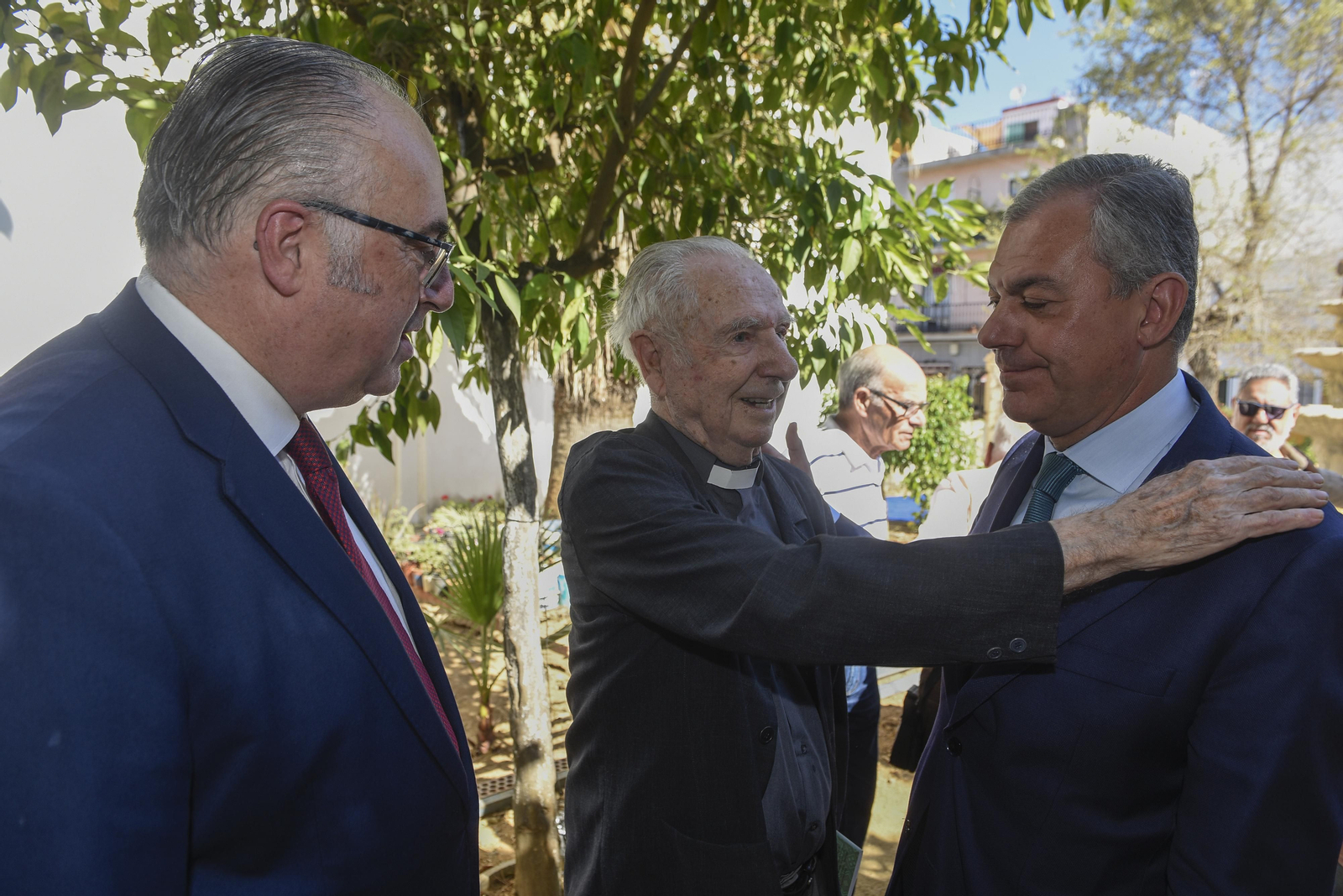 Las imágenes de la inauguración de los jardines del párroco D. Pedro Ybarra