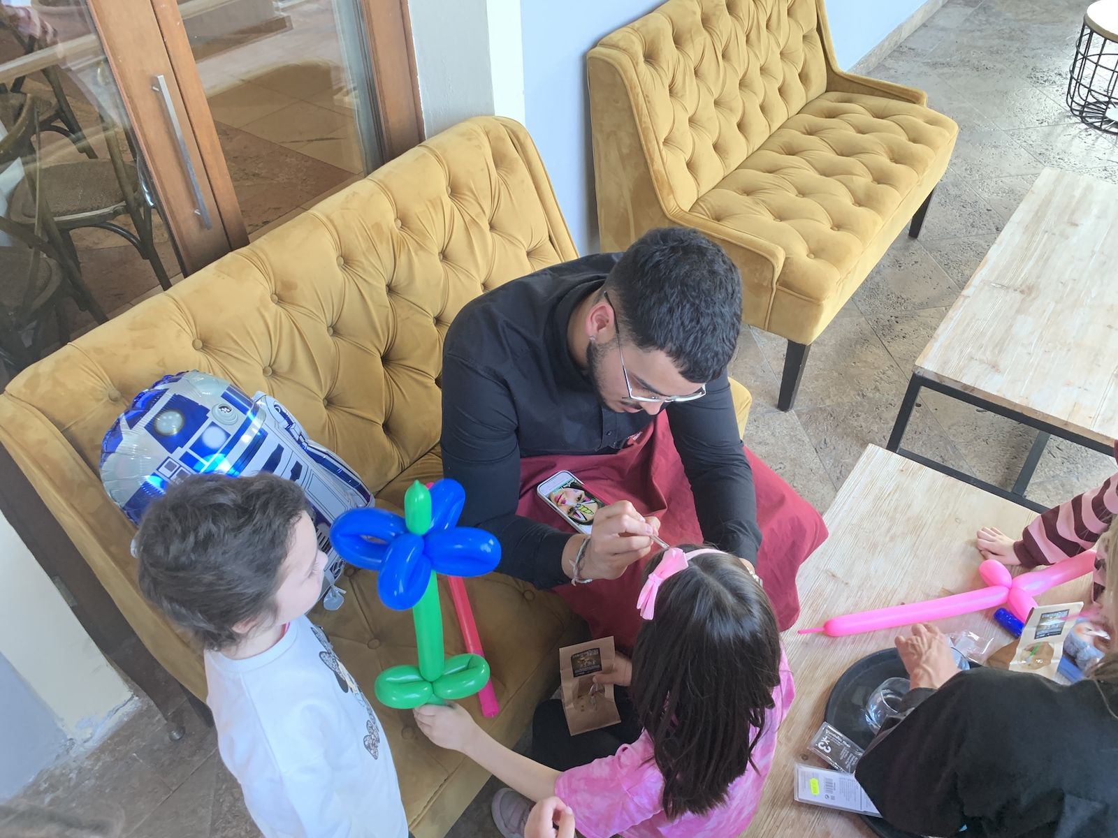 Merienda 'galáctica' para los más pequeños de la Fundación Olivares